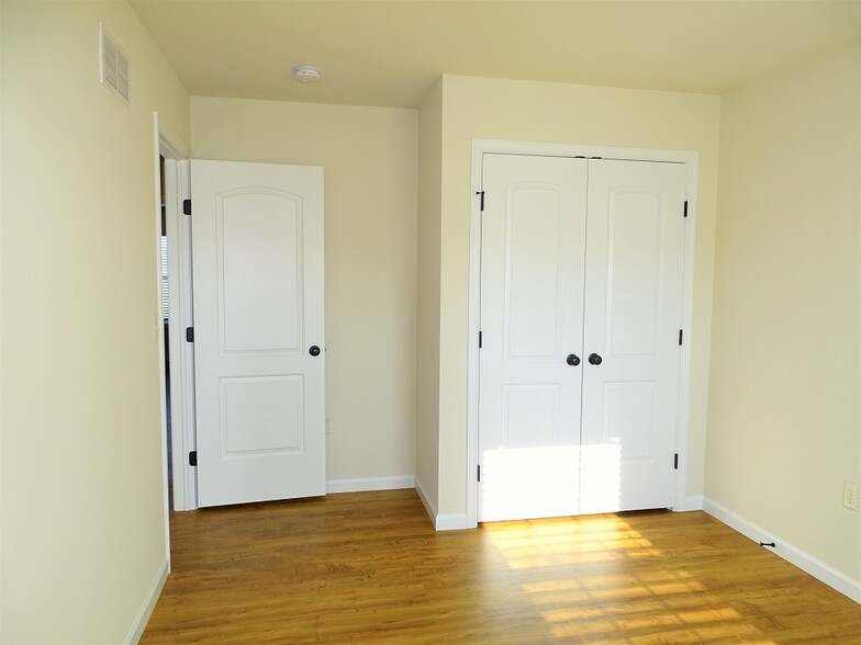 Building Photo - 345 Cedar Holw