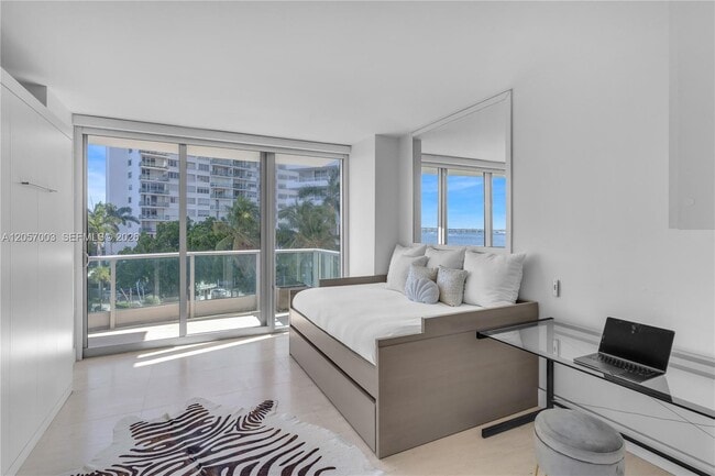 Building Photo - 1331 Brickell Bay Dr