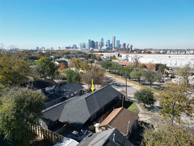 Building Photo - 430 N Hutcheson St