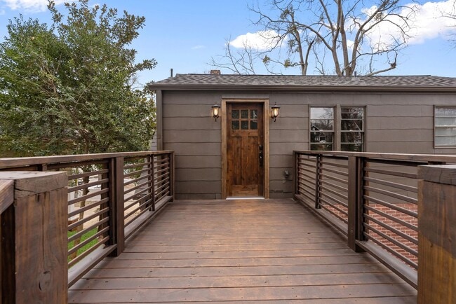 Building Photo - Heritage Historic - Unit B