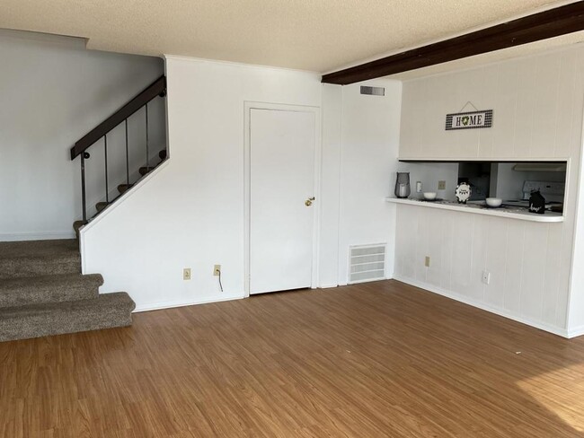 Building Photo - 420 Briar Manor