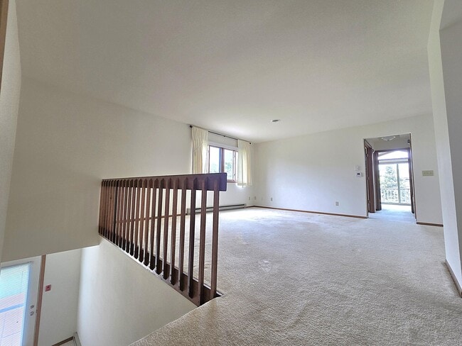 Building Photo - 940 Prairie Dr
