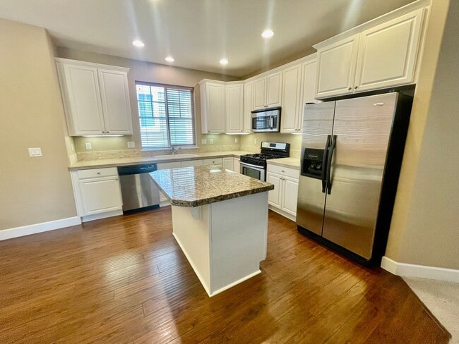 Building Photo - Well Appointed, Open Floor Plan 3-bedroom, 2.5-bathroom home in Beaverton