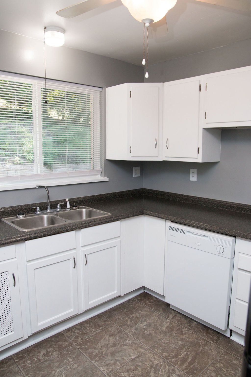 Building Photo - 1223 Greenbrier Rd