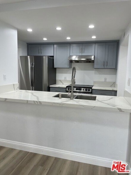 Building Photo - 600 W 9th St