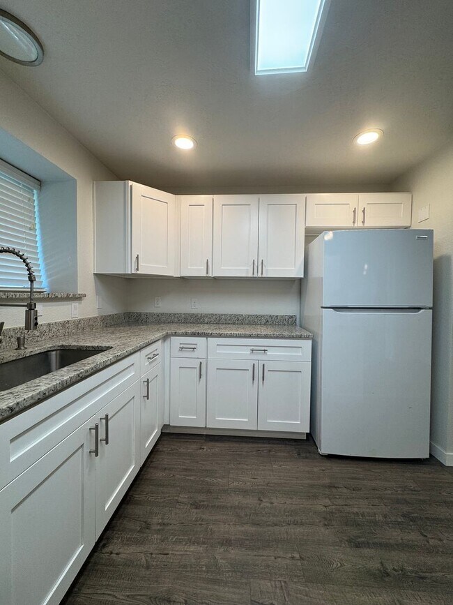 Building Photo - Spacious 4 Bed, 3 Bath House for Rent