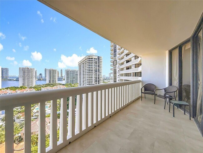 Building Photo - 1000 W Island Blvd