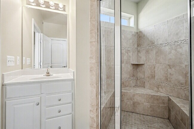 Building Photo - Welcome Home!!