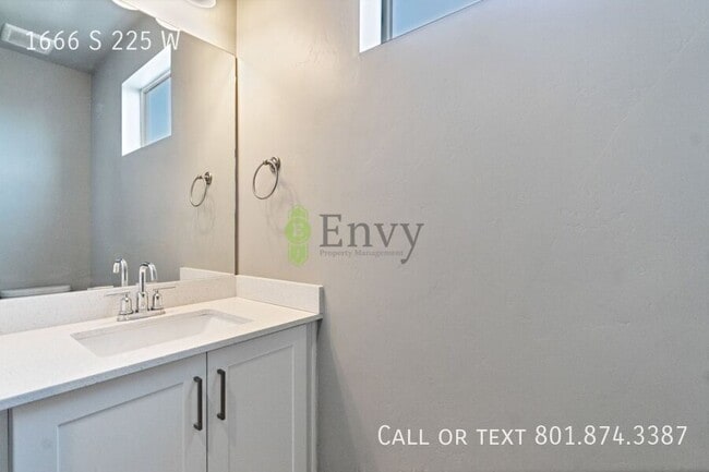 Building Photo - 1666 S 225 E