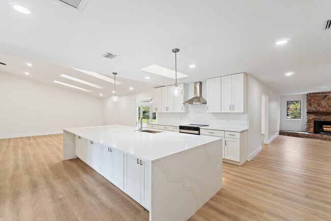 Building Photo - 12090 164th Ct N