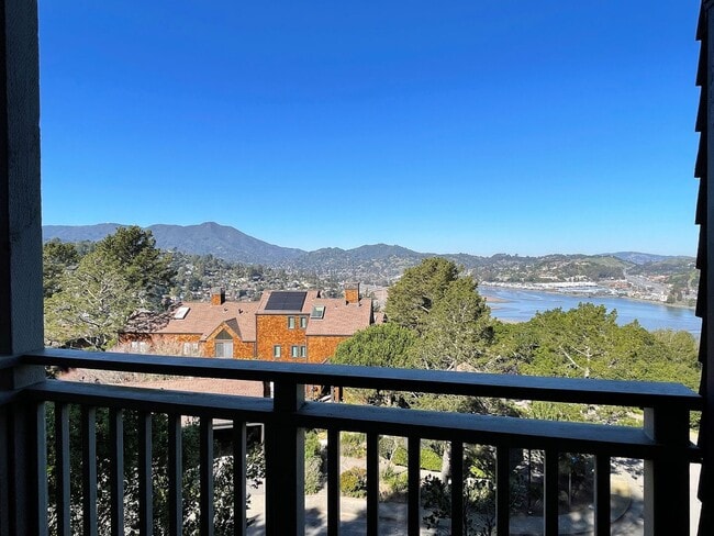 Building Photo - 515 Headlands Ct