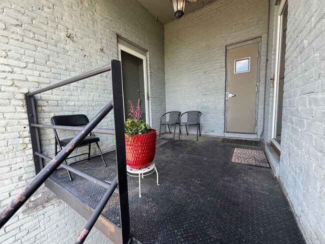 Building Photo - Gorgeous 1 Bedroom 1 Bathroom Condo locate...