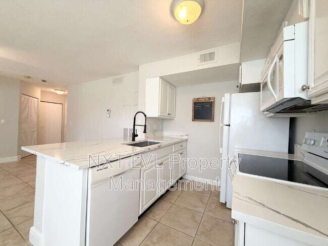 Building Photo - 12560 Equestrian Cir