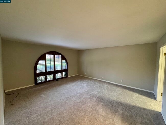 Building Photo - 62 Winding Glen