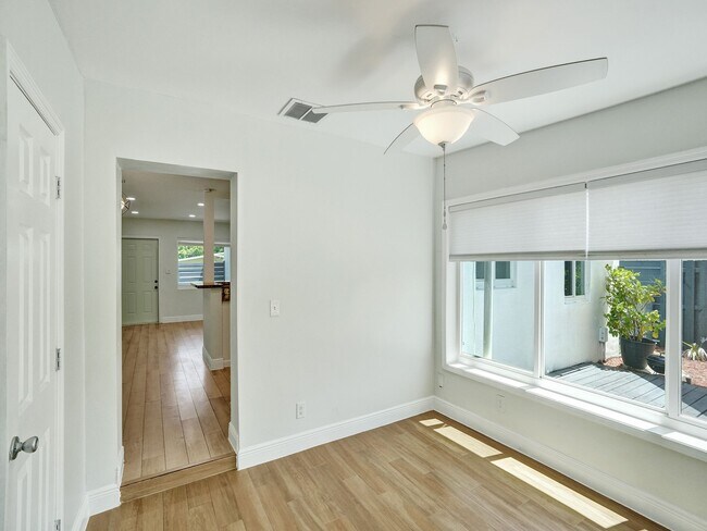 Building Photo - 1713 NE 15th Ave