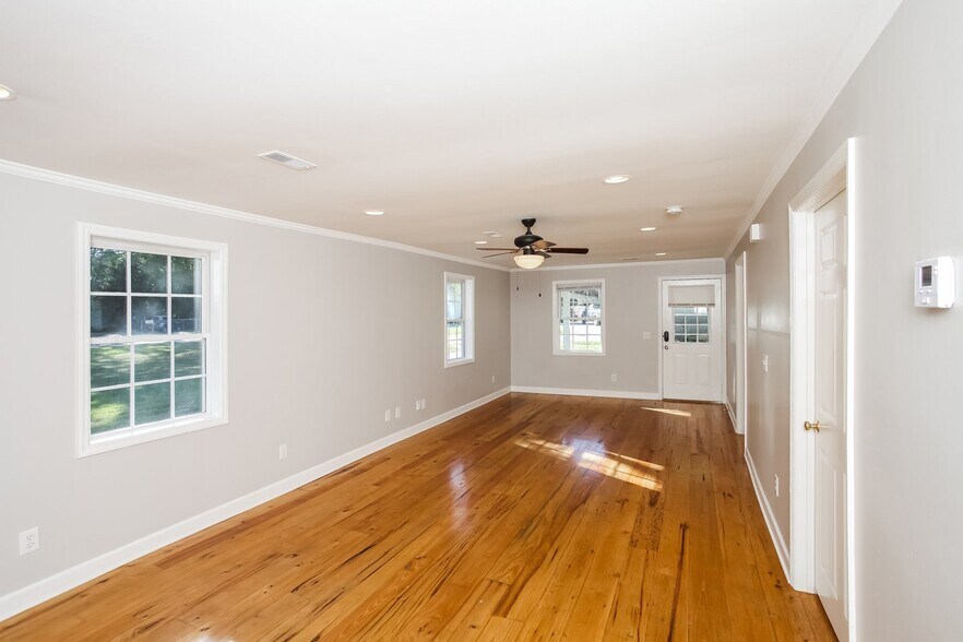 Building Photo - 1508 Hilton St