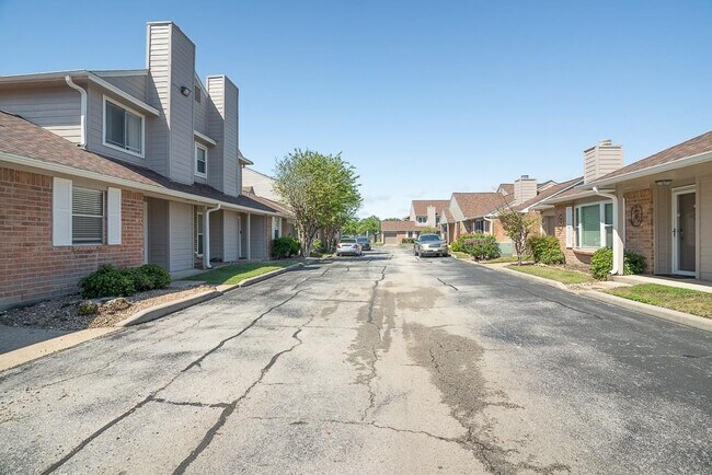 Building Photo - 14020 Schroeder Rd