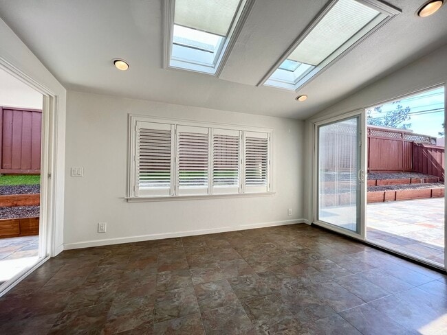 Building Photo - Updated 3-Bed / 2-Bath Single-Family Home!