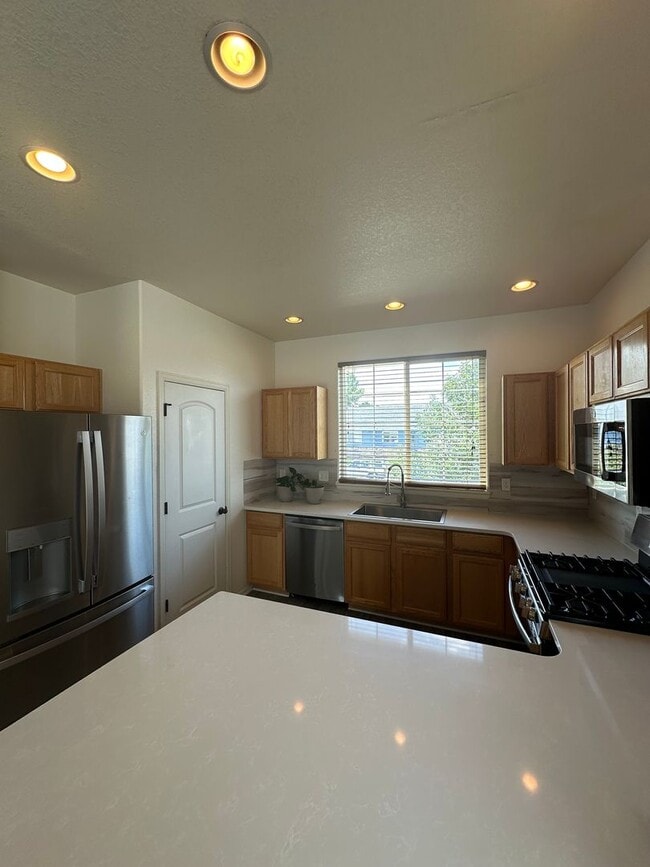 Building Photo - 301 W Cottonwood St