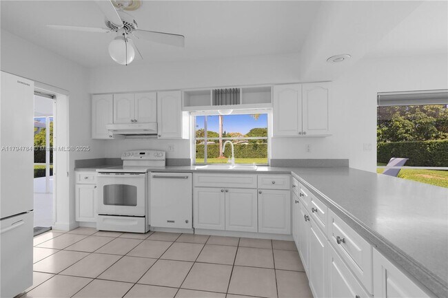 Building Photo - 13790 SW 80th Ave