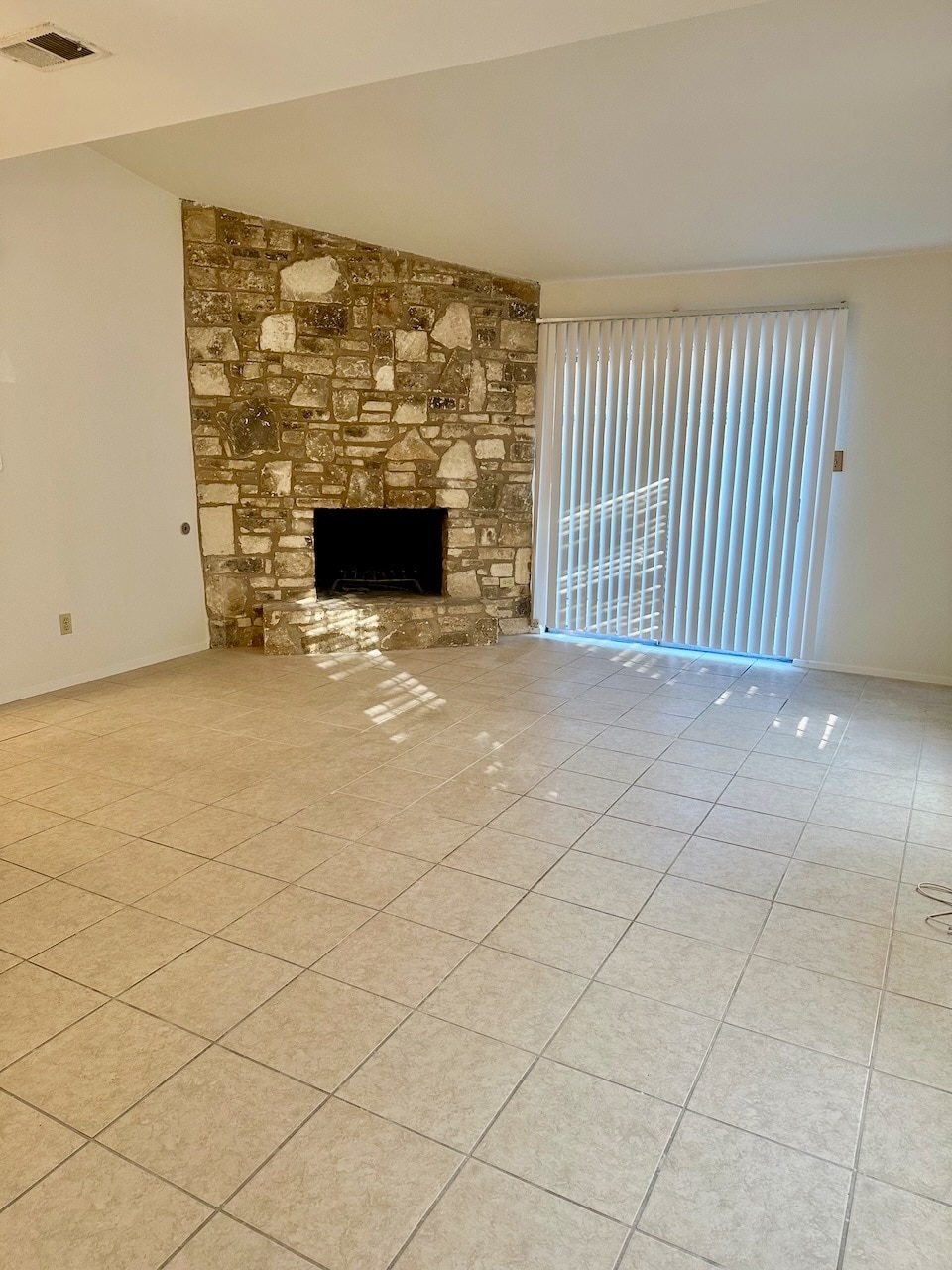 Living area w/ fireplace - 1302 Thornridge Rd