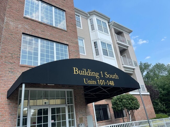 Building Photo - Condo unit 2BR 2 Baths 55+ and older
