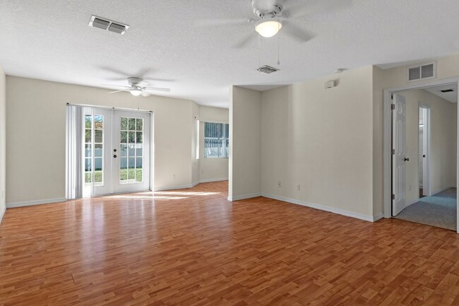 Building Photo - 2205 Bluegrass St