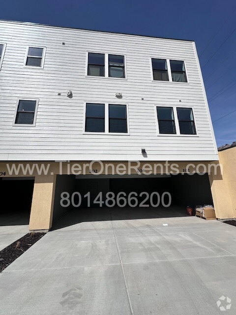 Building Photo - Move-in special: $500 off First months rent