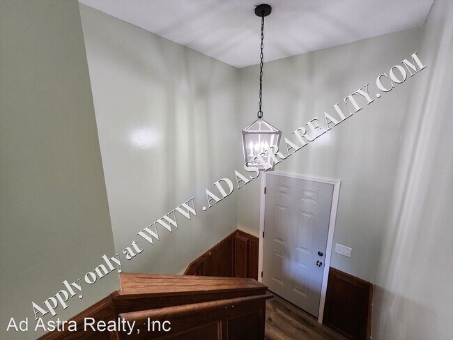 Building Photo - 2 br, 1.5 bath House - 3014 N 155th Ter.,