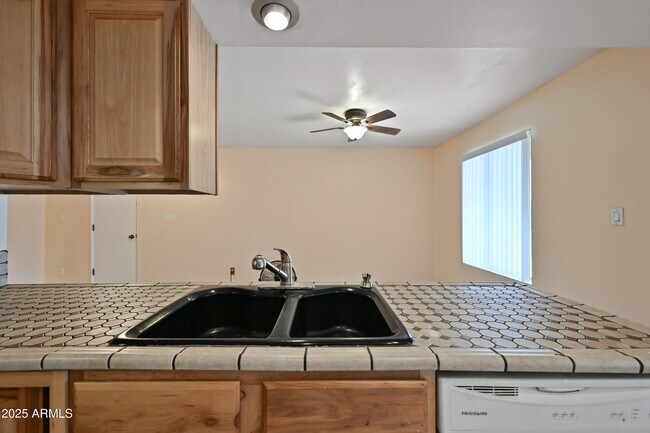 Building Photo - 8444 W Montecito Ave