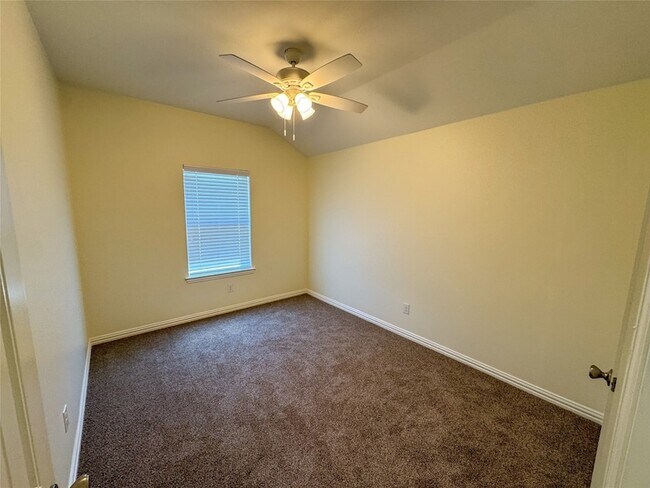 Building Photo - 3409 Sandstone Dr