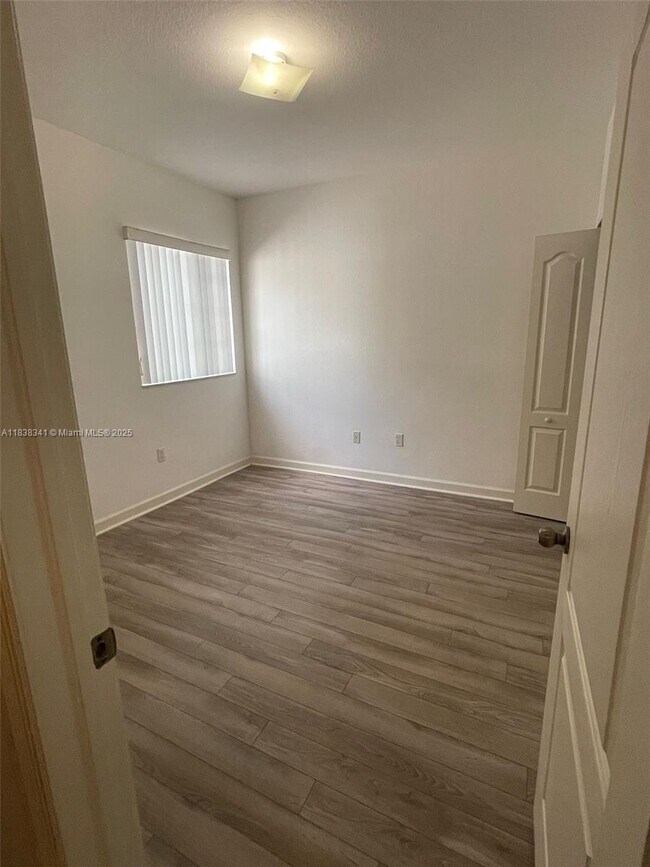 Building Photo - 14888 SW 9th Ln