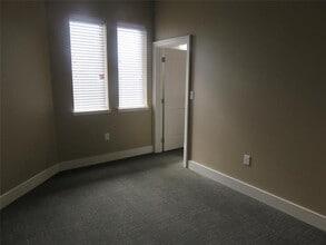 Building Photo - 928 Travis Ave