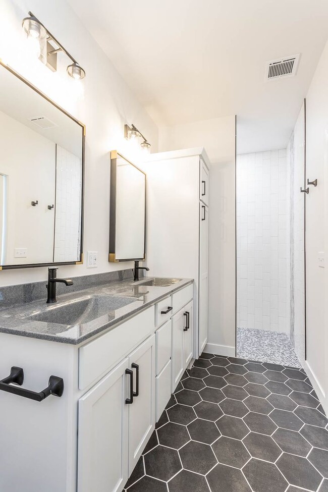 Building Photo - Brand new 3 bed 2 bath Twin home in Tea