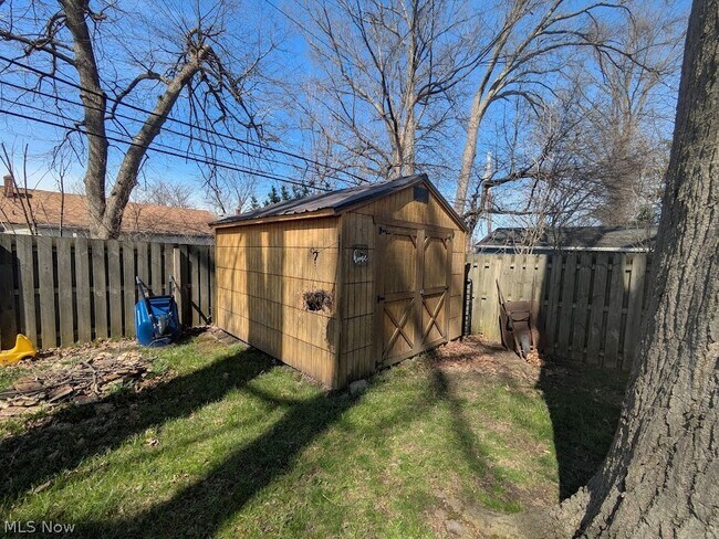 Building Photo - 1902 Harding Dr