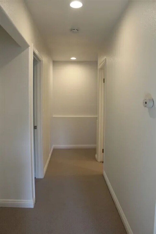 Building Photo - West Del Mar Coastal Townhome | Ocean Views | Walk to the Beach