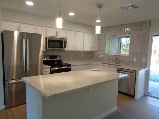 Building Photo - Gorgeous 3 bedroom house in Mesa! Totally renovated and ready to move in! Available NOW!