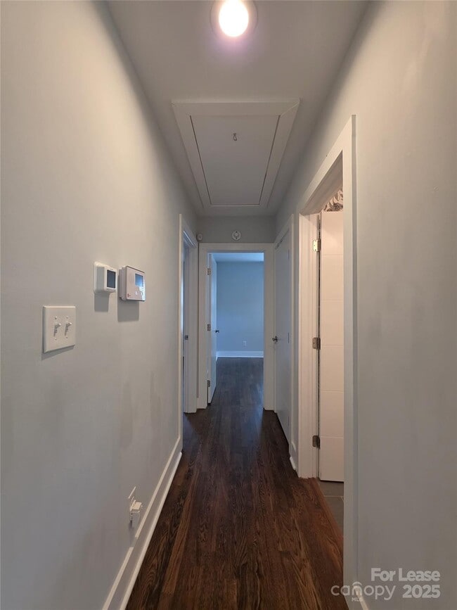 Building Photo - 3433 Draper Ave