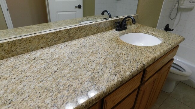 Building Photo - 118 Stonebridge St