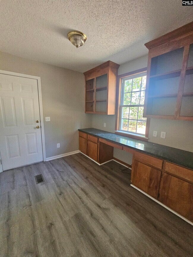 Building Photo - 117 E Woods Ct