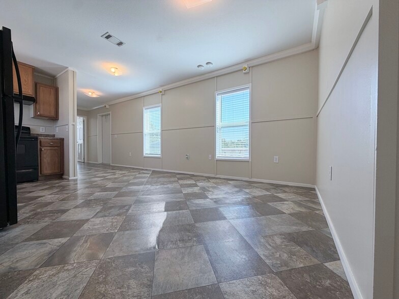 Building Photo - 709 N Collins Fwy