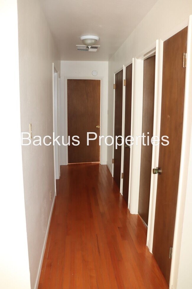 Building Photo - Wonderful three bedroom home in Monterey Park area of South Salinas