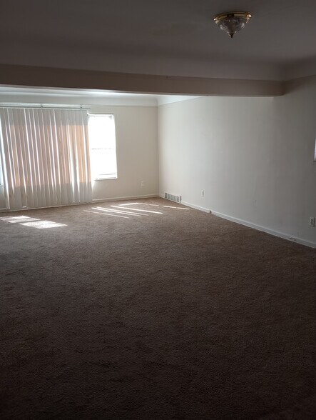 FAMILY ROOM - 20216 Stratford Rd