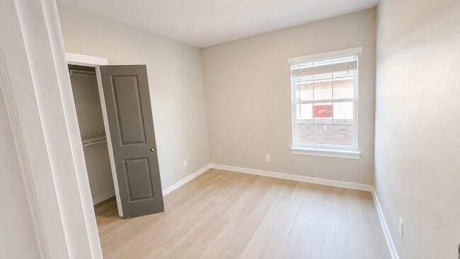 Building Photo - 315 NW Arlington Ave