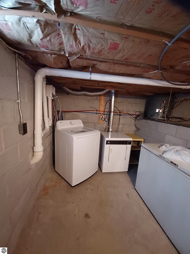 Building Photo - 2520 Oak St