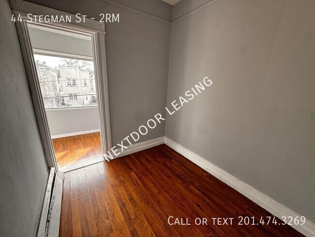 Building Photo - 44 Stegman St