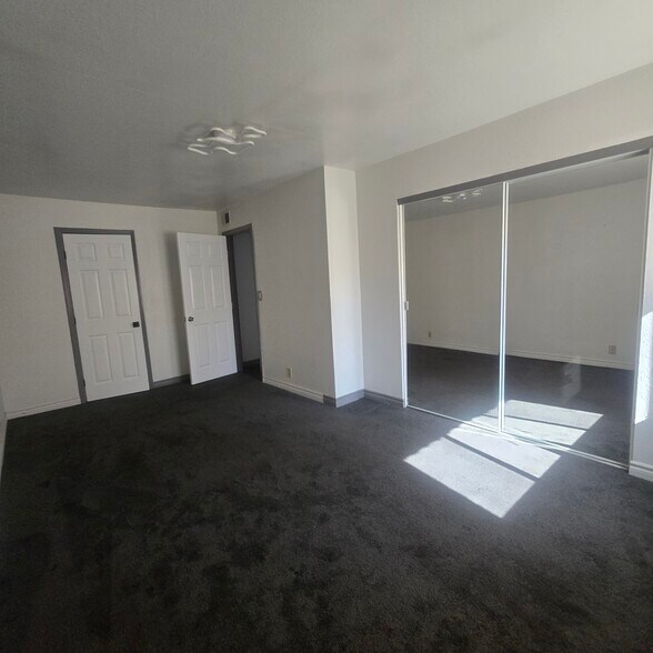 Building Photo - 5080 Indian River Dr