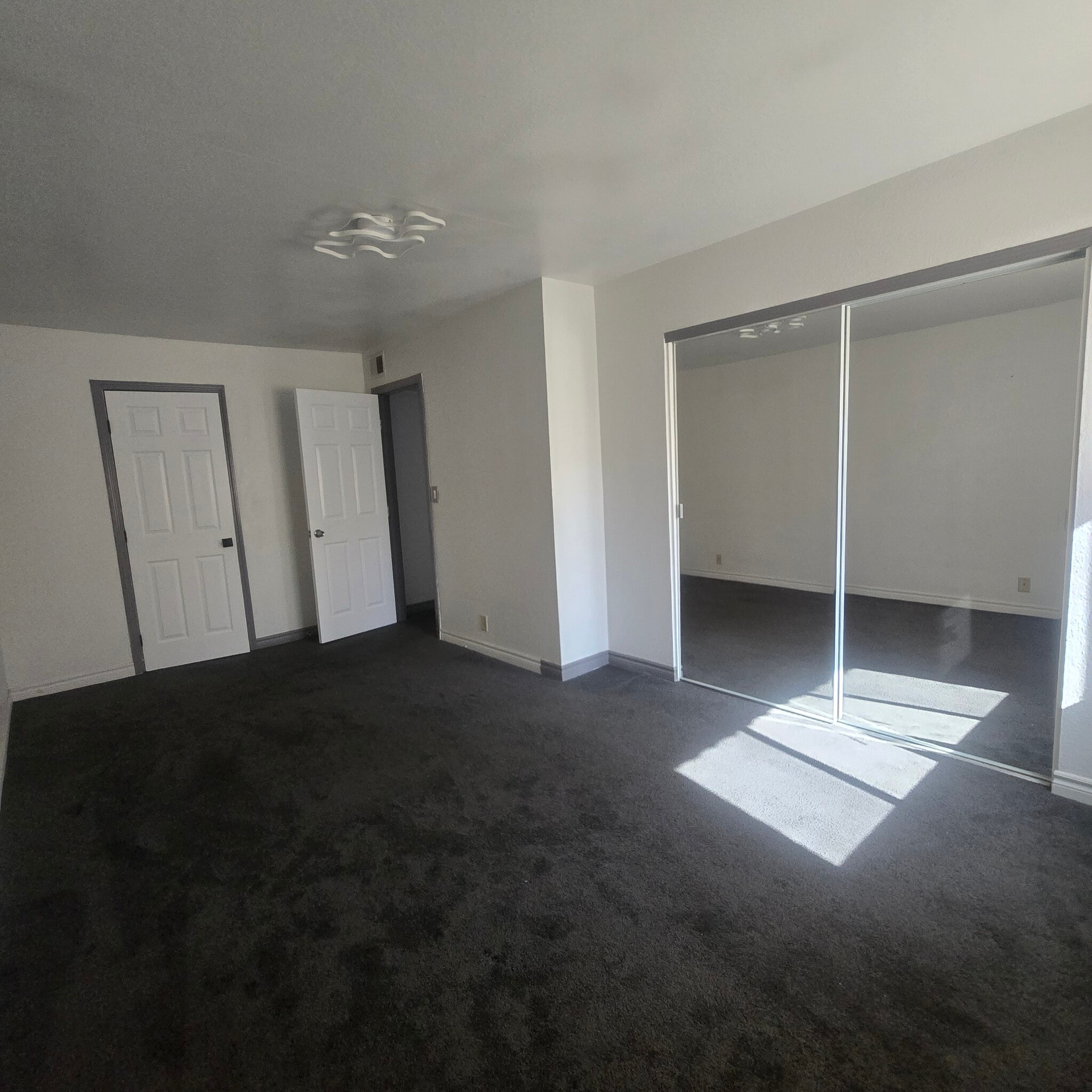 Building Photo - 5080 Indian River Dr