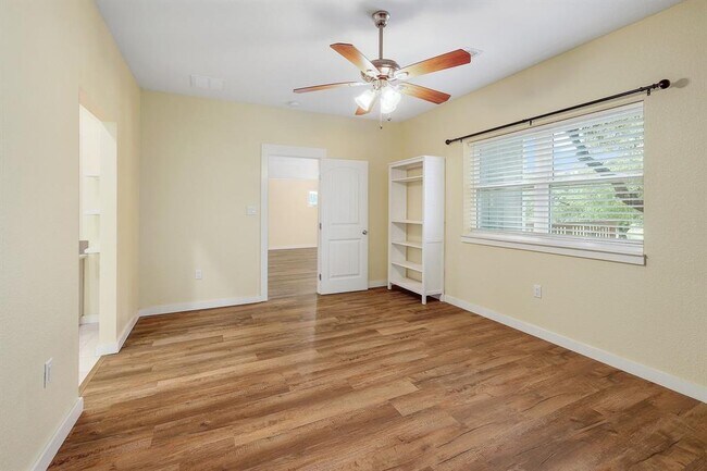 Building Photo - 337 Wilbarger Point