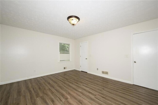 Building Photo - 2100 Whitebluff Way